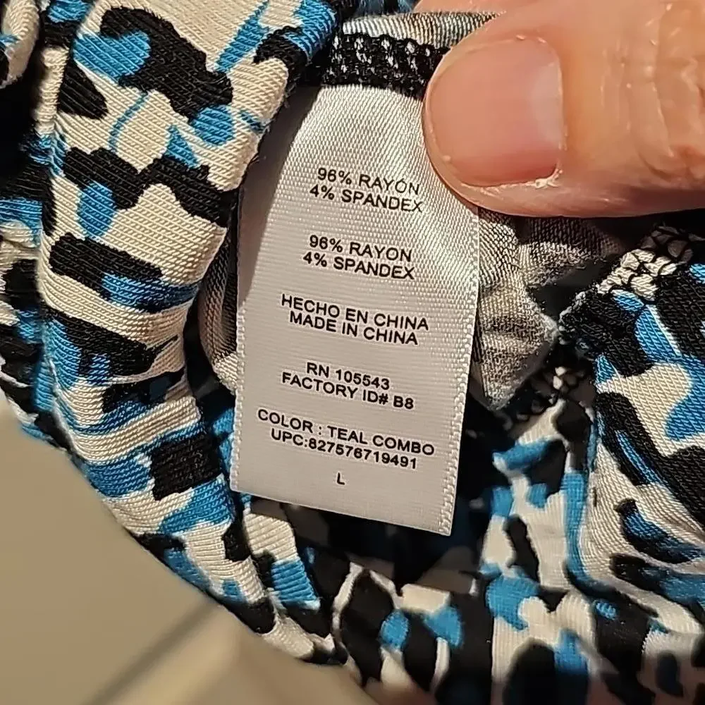 Daisy Fuentes tank size L. NWT